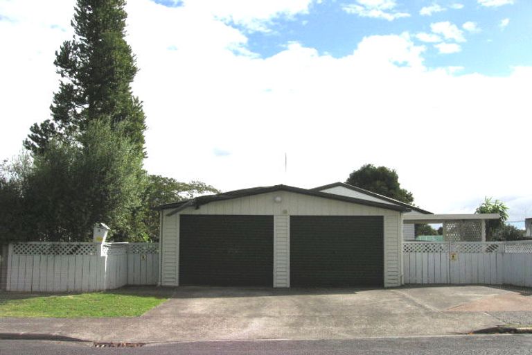 Photo of property in 6 Ozich Avenue, Te Atatu South, Auckland, 0610