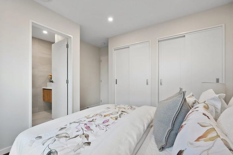 Photo of property in 2/32 Beulah Avenue, Rothesay Bay, Auckland, 0630