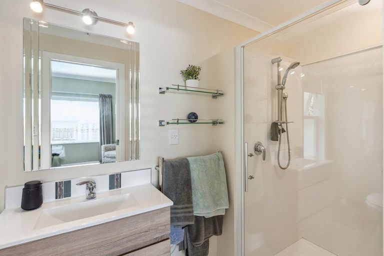 Photo of property in 20 Leybourne Avenue, Waikanae, 5036