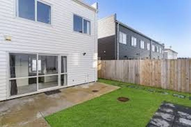 Photo of property in 17 Aviation Street, Takanini, 2112