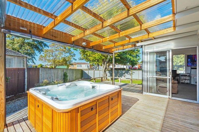 Photo of property in 12 Robinson Crescent, Westbrook, Palmerston North, 4412
