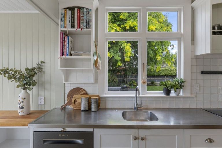 Photo of property in 86 Saint Martins Road, Saint Martins, Christchurch, 8022