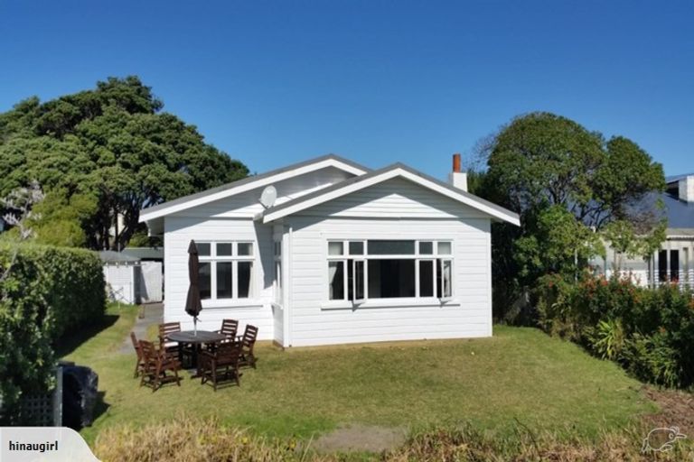 Photo of property in 37 Manly Street, Paraparaumu Beach, Paraparaumu, 5032