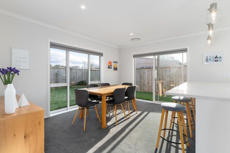 Photo of property in 2 Van Baarle Close, Carterton, 5713
