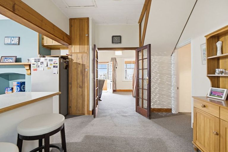 Photo of property in 9 Hawkhurst Road, Lyttelton, 8082