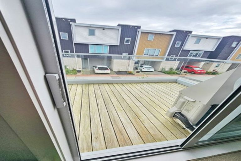Photo of property in 4 Ceramic Lane, New Lynn, Auckland, 0600