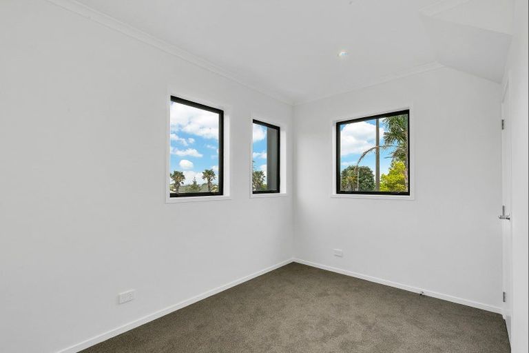 Photo of property in 2/500 Te Atatu Road, Te Atatu Peninsula, Auckland, 0610