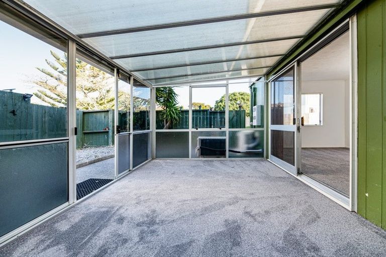 Photo of property in 41 Kohekohe Street, New Lynn, Auckland, 0600