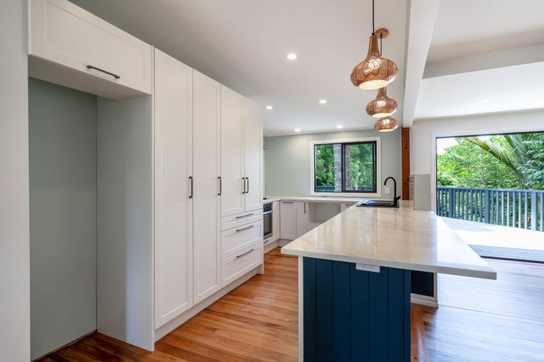 Photo of property in 44 Hollywood Avenue, Titirangi, Auckland, 0604