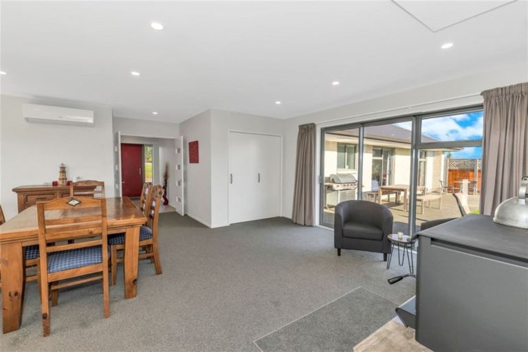 Photo of property in 2 Paradise Way, Amberley, 7410