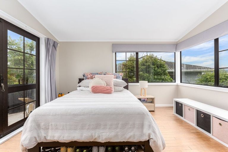 Photo of property in 1 Underwood Way, Churton Park, Wellington, 6037