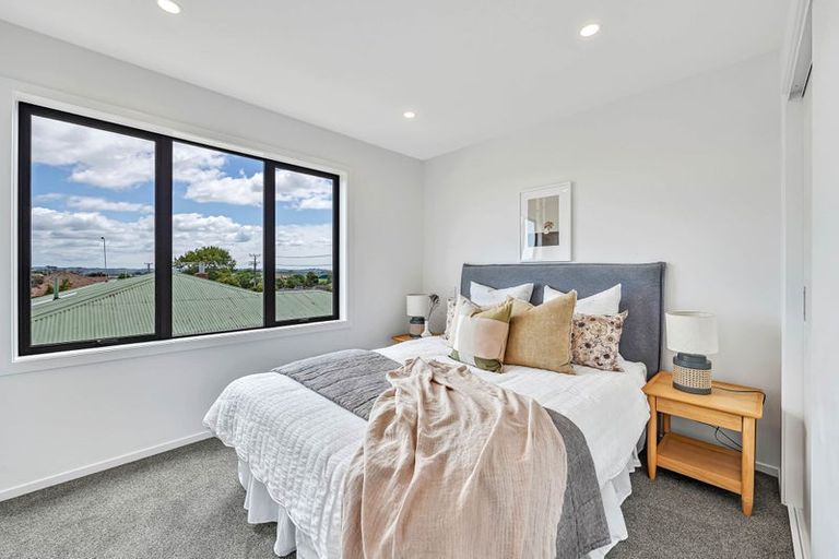 Photo of property in 4/504 Don Buck Road, Massey, Auckland, 0614