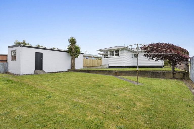 Photo of property in 50 Ramanui Avenue, Hawera, 4610