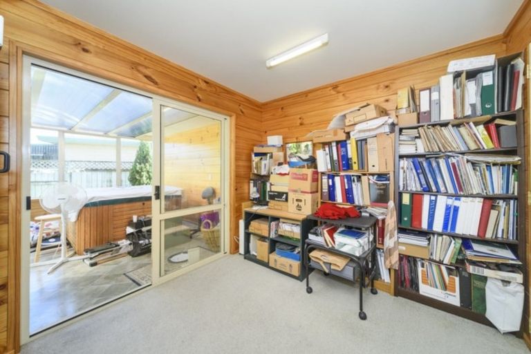 Photo of property in 7 Logan Way, Kelvin Grove, Palmerston North, 4414