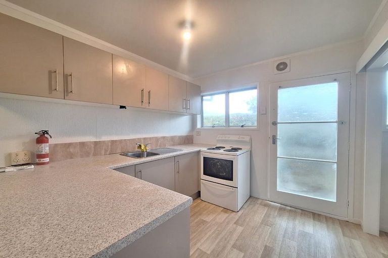 Photo of property in 1/468 Swanson Road, Ranui, Auckland, 0612