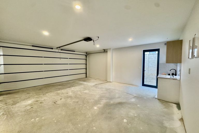 Photo of property in 5 Raphael Place, West Harbour, Auckland, 0618