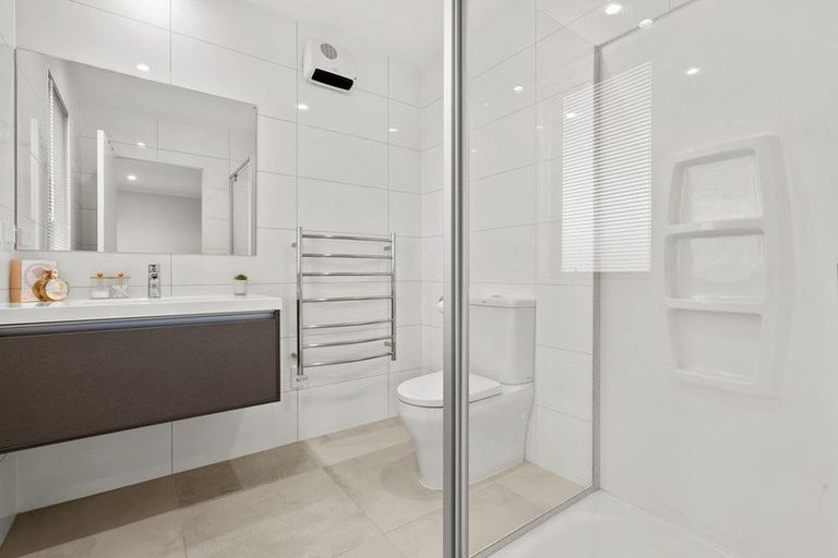 Photo of property in 30 Matairangi Avenue, Totara Heights, Auckland, 2105