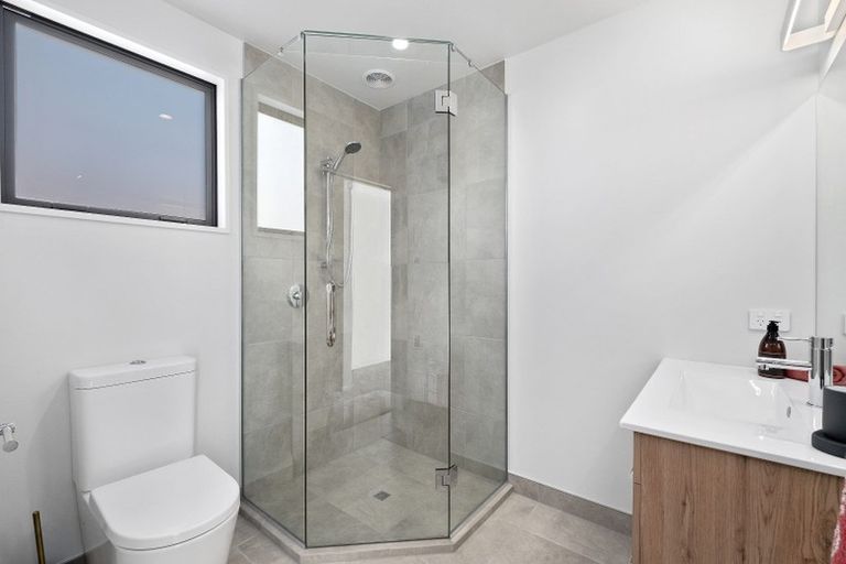 Photo of property in 5 Merivale Avenue, Wanaka, 9305