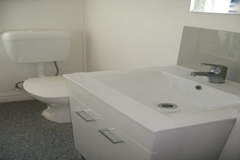 Photo of property in 3-5 Knoll Street, Island Bay, Wellington, 6023
