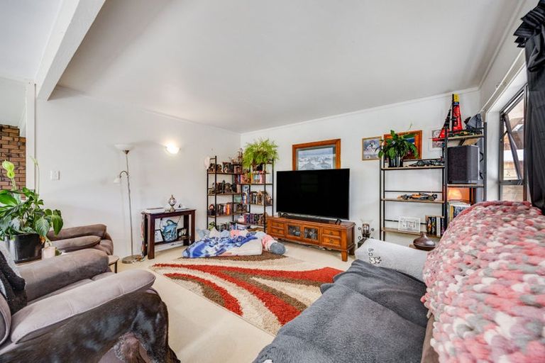 Photo of property in 130a Bruce Mclaren Road, Henderson, Auckland, 0612