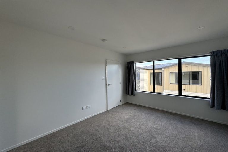 Photo of property in 16 Elegant Lane, Ranui, 0612
