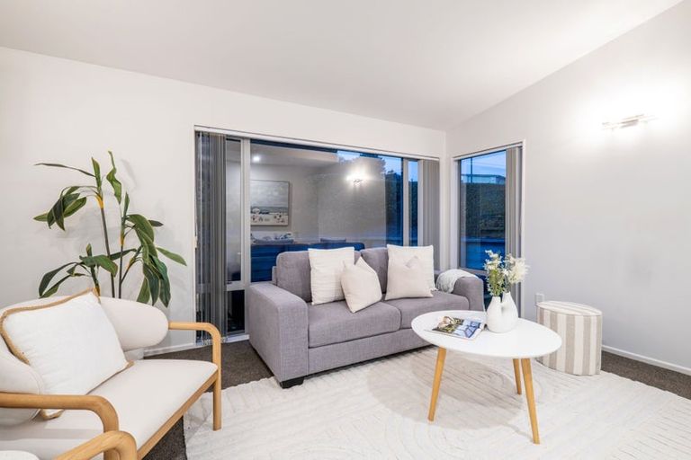 Photo of property in 6 Sumner Terrace, Aotea, Porirua, 5024