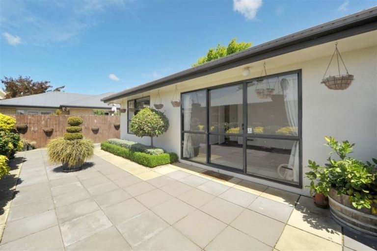 Photo of property in 14 Innisfree Place, Northwood, Christchurch, 8051