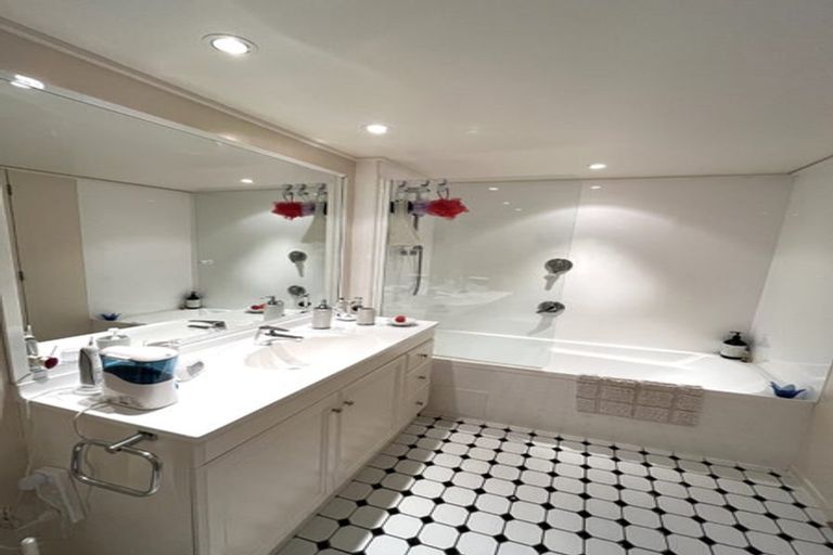Photo of property in Highwic, 32u2 Hobson Street, Thorndon, Wellington, 6011