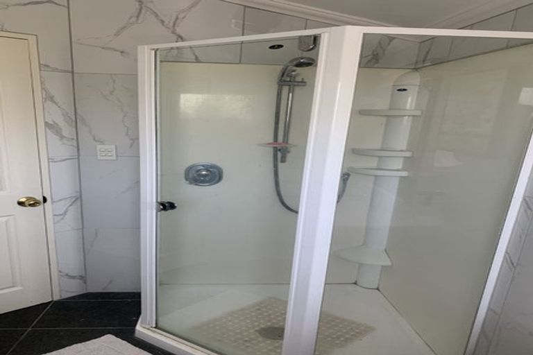 Photo of property in 26 San Bernadino Drive, Henderson, Auckland, 0612