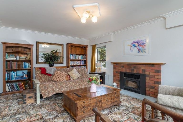 Photo of property in 12 Papawai Road, Greytown, 5712