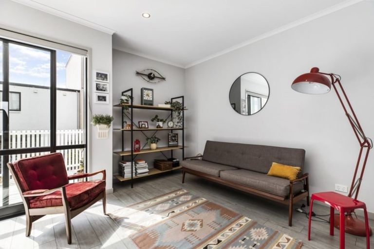 Photo of property in 10 Pheasant Lane, Hobsonville, Auckland, 0616