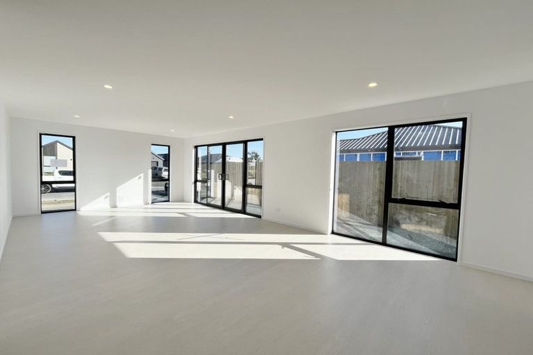 Photo of property in 30 Llew Summers Street, Belfast, 8051