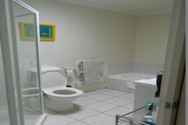 Photo of property in 41a Riverstone Road, Te Atatu Peninsula, Auckland, 0610