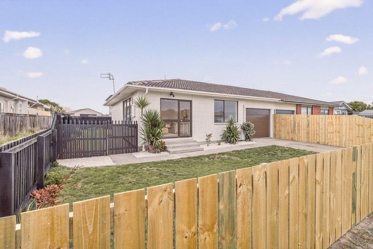 Photo of property in 2/22 Marine Parade, North New Brighton, Christchurch, 8083
