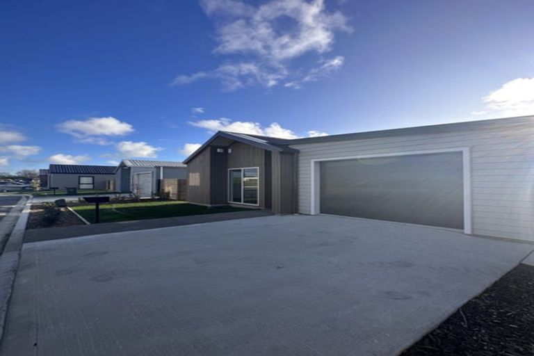 Photo of property in 26 Koru Loop, Paraparaumu, 5032