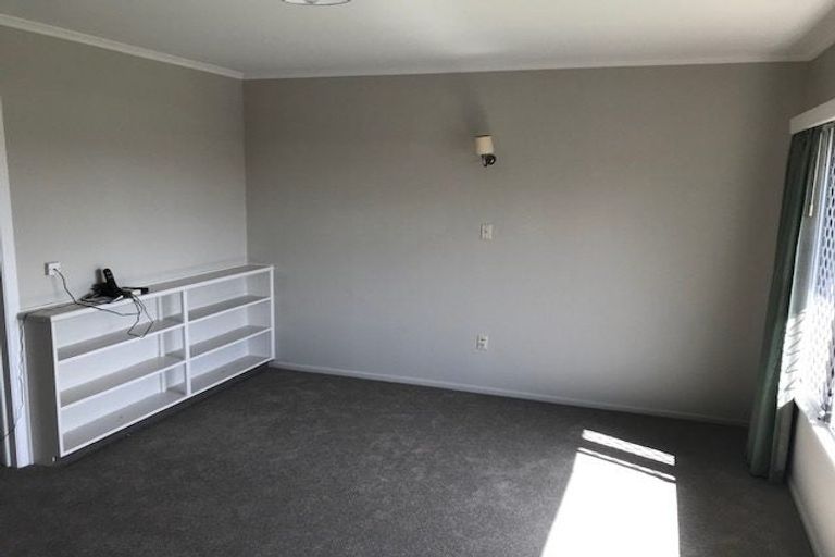 Photo of property in 4a/2 Corrella Road, Belmont, Auckland, 0622