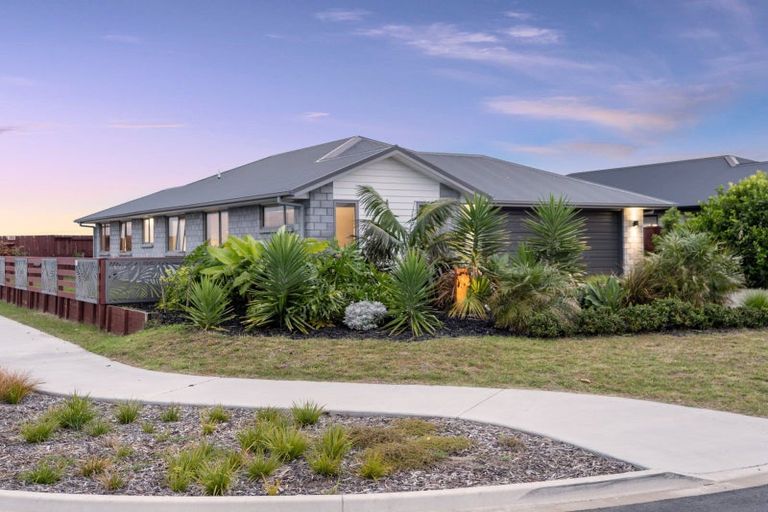 Photo of property in 32 Sabre Street, Papamoa Beach, Papamoa, 3118