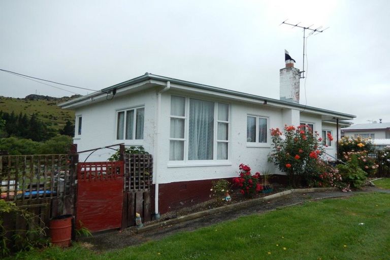 Photo of property in 98 Cheviot Street, Roxburgh, 9500
