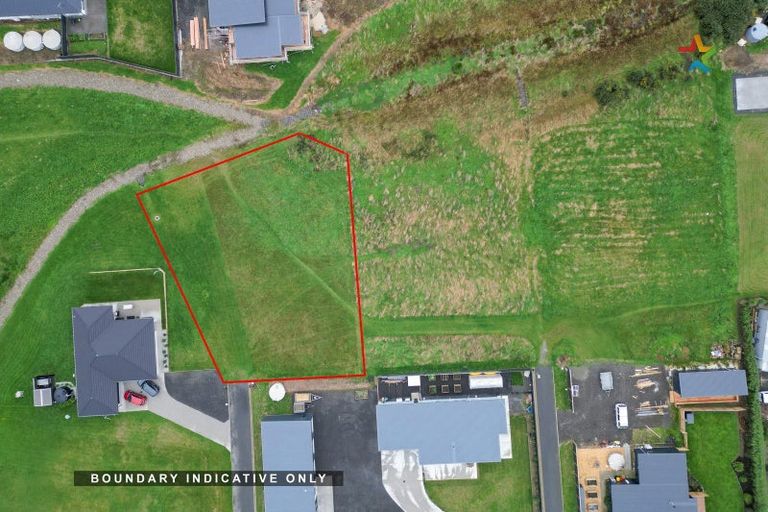 Photo of property in 27 Glenda Place, Seaward Bush, 9812