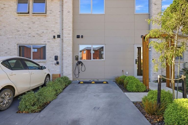 Photo of property in 4/5 Matata Place, Dallington, Christchurch, 8061