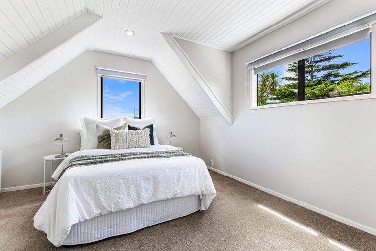 Photo of property in 2/12 Neil Avenue, Te Atatu Peninsula, Auckland, 0610