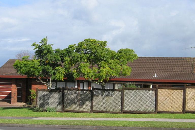 Photo of property in 2/88 Mirrabooka Avenue, Botany Downs, Auckland, 2010