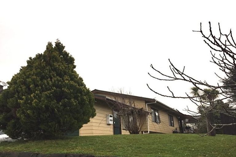 Photo of property in 2a Lauderdale Road, Birkdale, Auckland, 0626