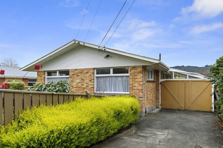 Photo of property in 5 Norana Road, Maoribank, Upper Hutt, 5018