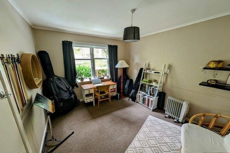 Photo of property in 92 Karepa Street, Brooklyn, Wellington, 6021