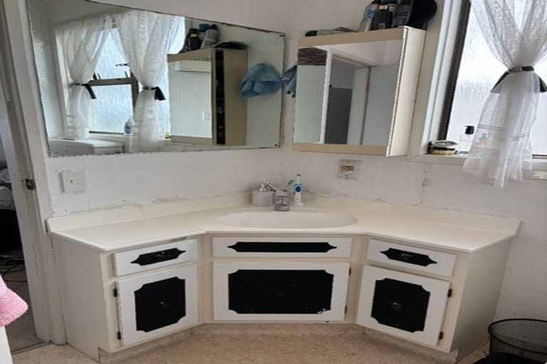 Photo of property in 95 Mills Road, Brooklyn, Wellington, 6021