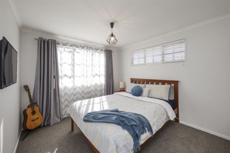 Photo of property in 12 Grange Place, Milson, Palmerston North, 4414
