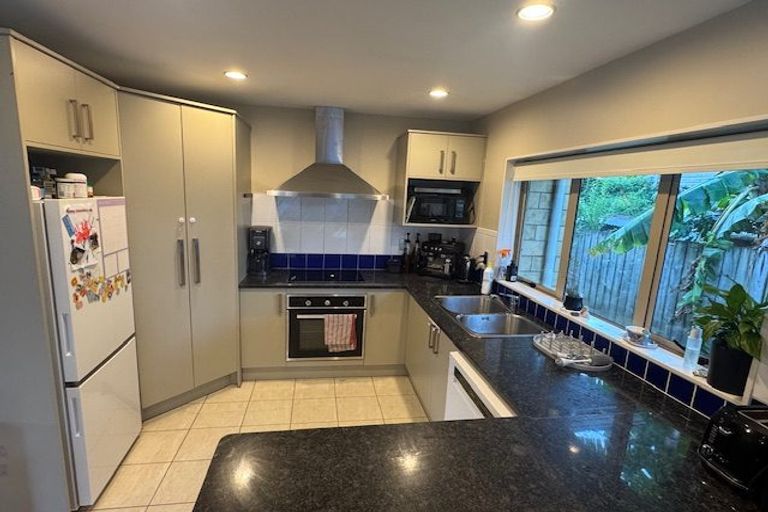 Photo of property in 28a Kingdale Road, Henderson, Auckland, 0610