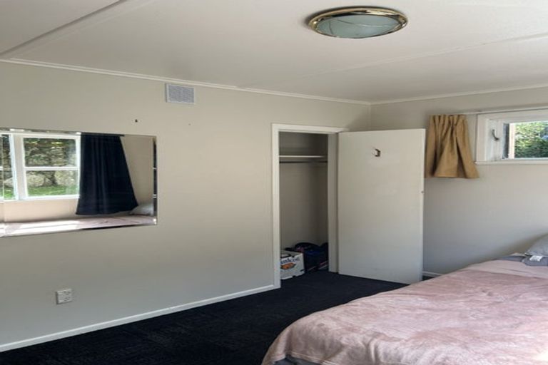 Photo of property in 12 Huntingdon Street, Northland, Wellington, 6012
