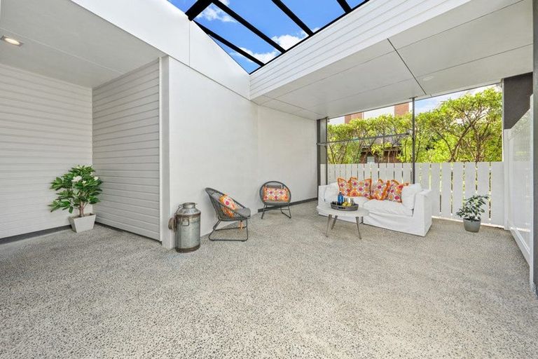 Photo of property in 1/176 Mcleod Road, Te Atatu South, Auckland, 0610